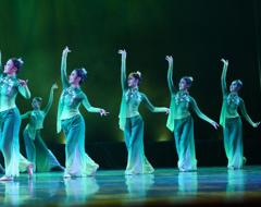 贰零舞忆 逐梦华光 —— 开云手机登录入口 2020级舞蹈一班毕业晚会璀璨落幕